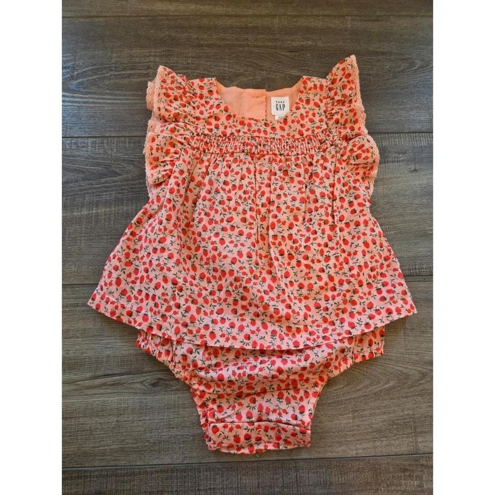 Baby gap romper 12-18 mos